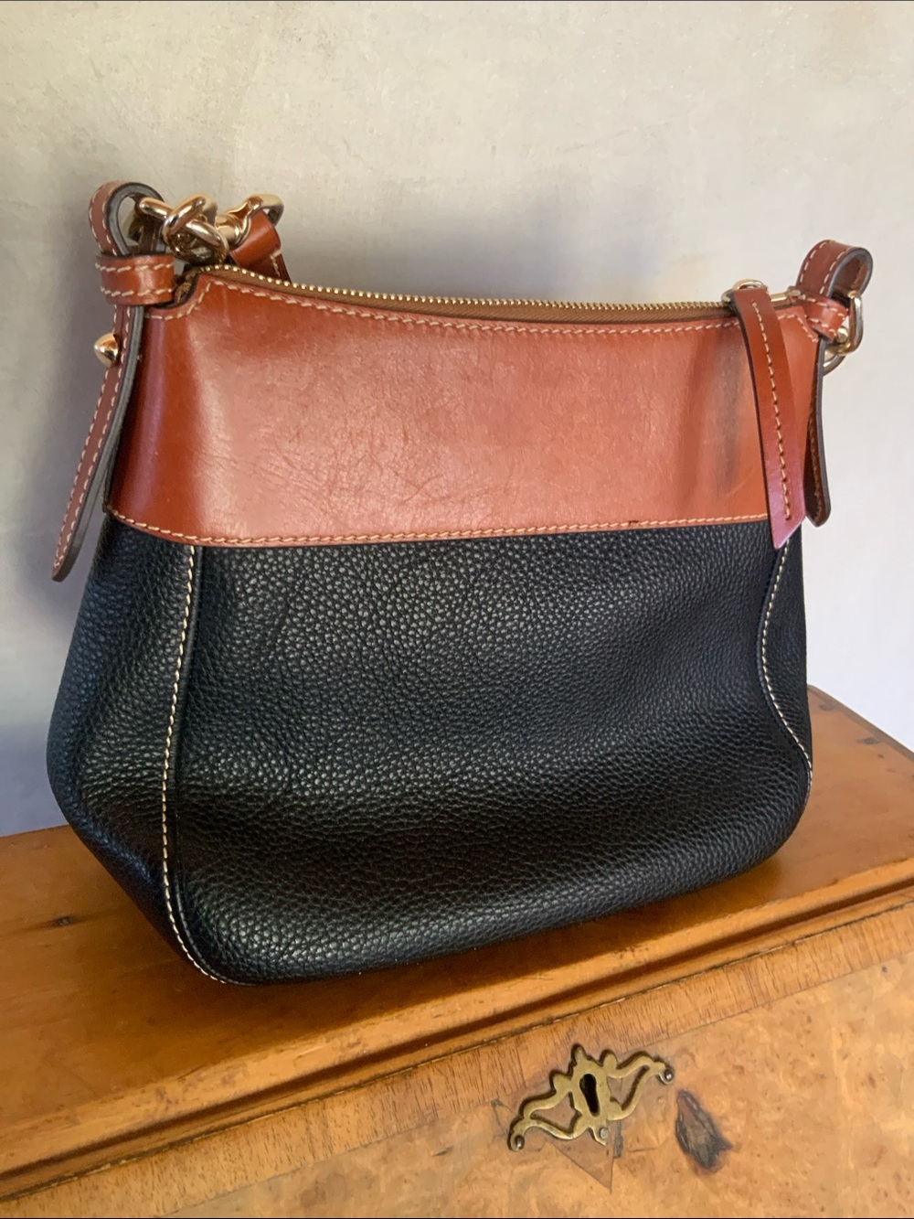 Dooney Bourke Pebble Grain Crossbody 25 - Picture 9 of 16